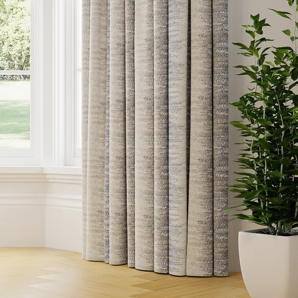 Beautiful Modern Living Room Windows